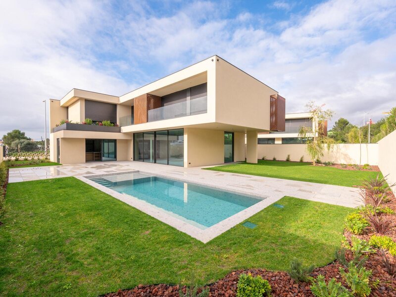Huis V5 Luxe Birre Cascais - tuin, airconditioning, zwembad, balkons, zonnepanelen, uitgeruste keuken, veel daglicht, garage