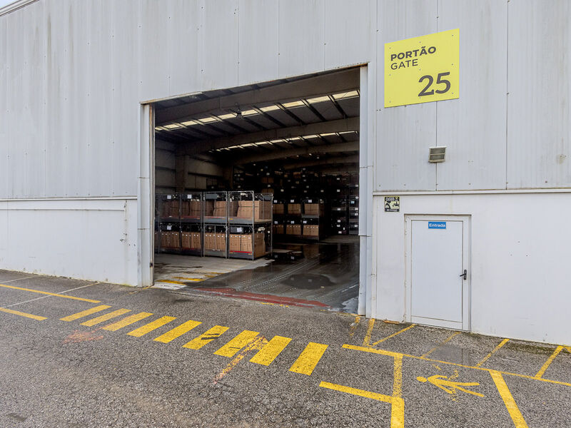 Armazém Industrial com 2389m2 Centro Carregado Alenquer - vestiários