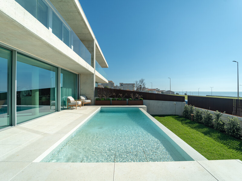 Moradia T4+1 de luxo, com jardim e piscina em Vila Nova de Gaia