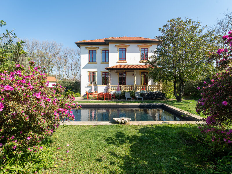 Дом/Вивенда современная V5 Miramar Arcozelo Vila Nova de Gaia - сад, бассейн, теплый пол, чердак, кондиционер