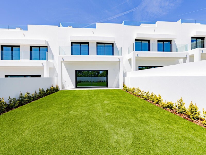 House Semidetached townhouse 4 bedrooms Moncarapacho Olhão - garden, swimming pool, terraces, air conditioning, solar panel