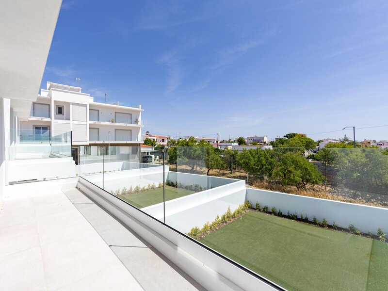 House 4 bedrooms Semidetached townhouse Moncarapacho Olhão - swimming pool, terraces, air conditioning, garden, solar panel