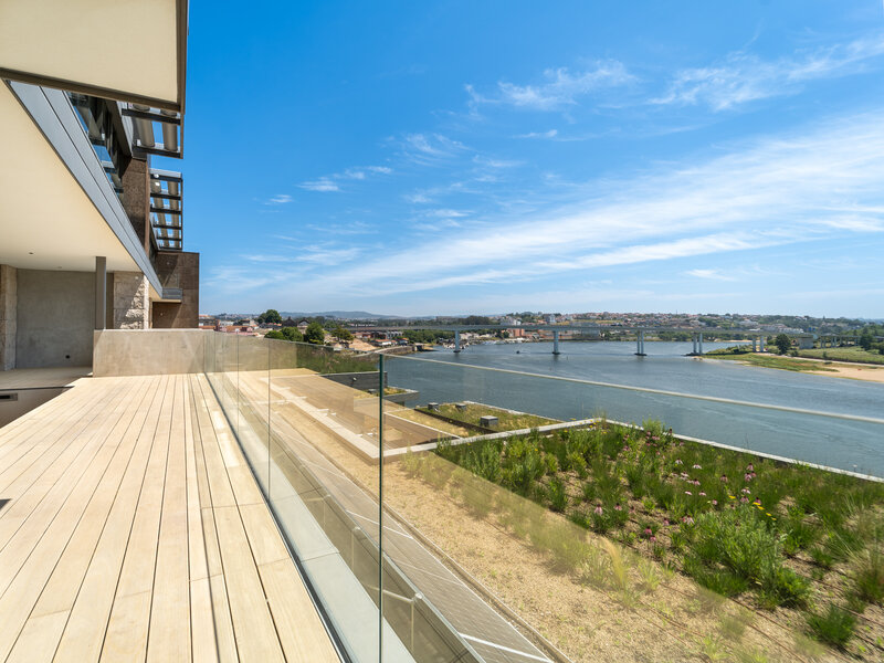 дом V4 Freixo Campanhã Porto - балконы, бассейн, зеленые зоны, закрытый жилой комплекс, теннисный корт, террасы, сады