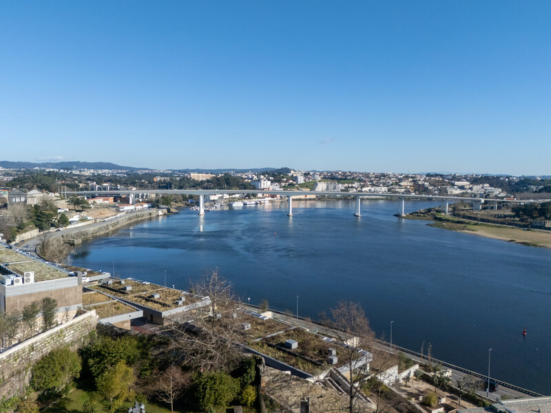 дом V3 Freixo Campanhã Porto - закрытый жилой комплекс, теннисный корт, сады, бассейн, балконы, террасы, зеленые зоны