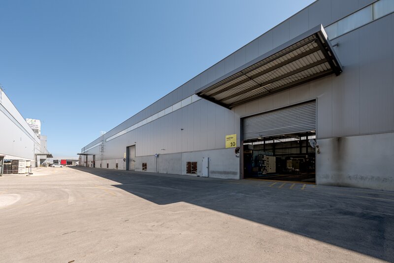 Armazém Industrial com 7359m2 Centro Carregado Alenquer
