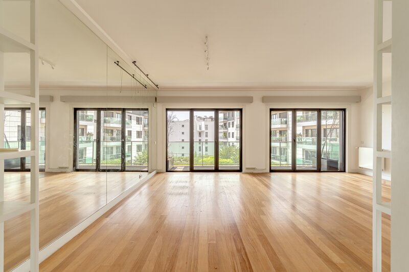 Apartamento T4 Lapa Estrela Lisboa - vidros duplos, terraço, piscina, jardim, arrecadação, zonas verdes, parque infantil, ar condicionado