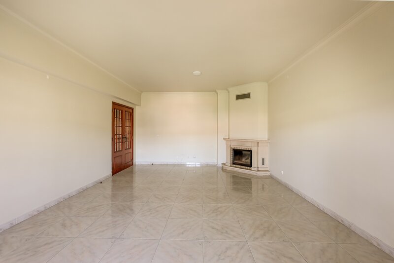 Apartamento T4 Carnaxide Oeiras - arrecadação, varandas, lugar de garagem