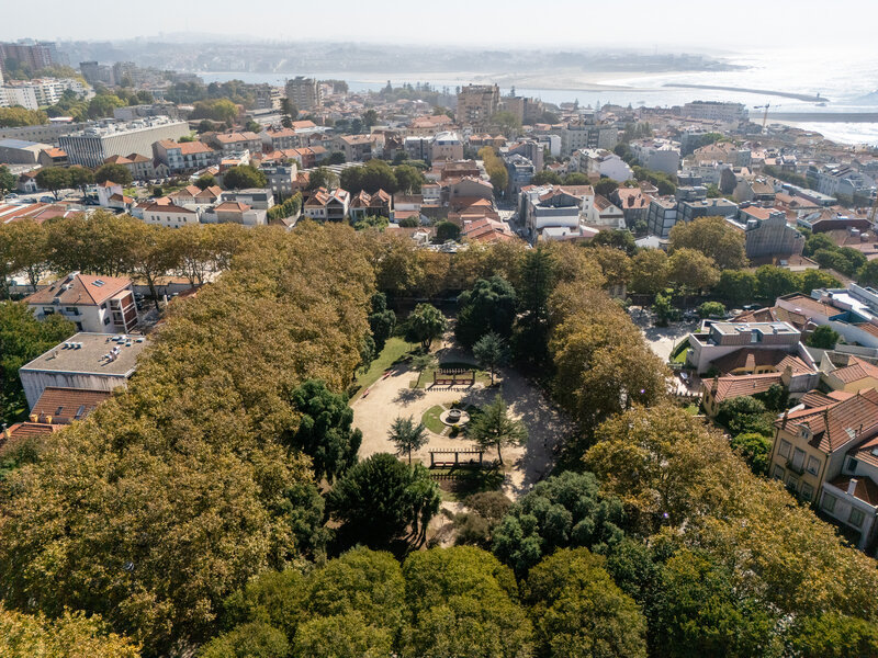 Prédio na Foz com jardim para reabilitar - PIP Aprovado