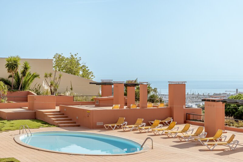 Apartamento com vista mar T2 Monte Estoril Cascais - zonas verdes, varanda, garagem, vista mar, arrecadação, piscina