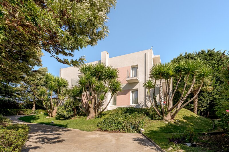 Moradia Luxo T6/T10 com piscina em Barcarena, Oeiras