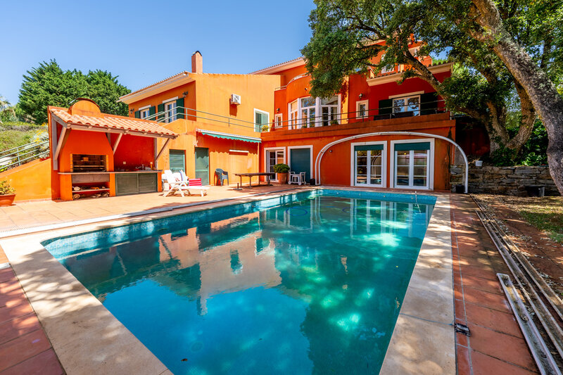 Moradia T4 com Piscina e Vistas Panorâmicas na Penha Longa, Sintra