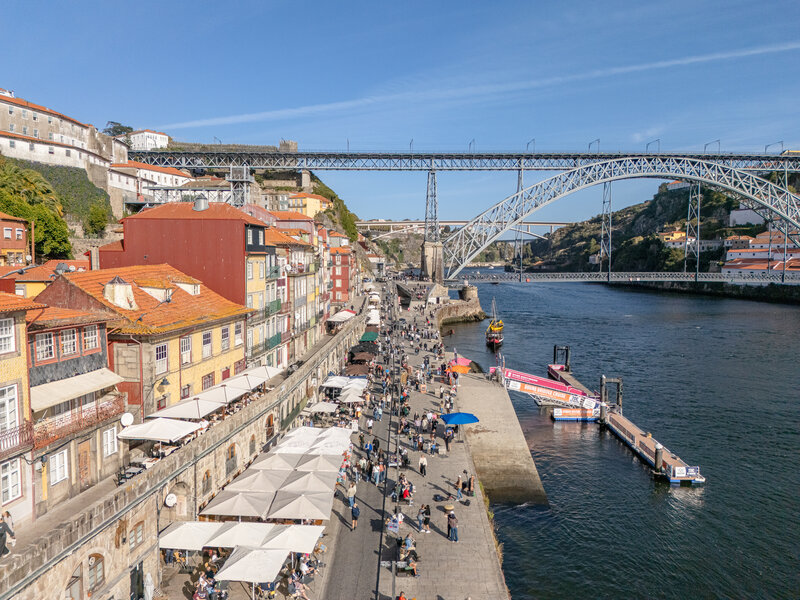 Prédio Comercial no centro Ribeira  Vitória Porto