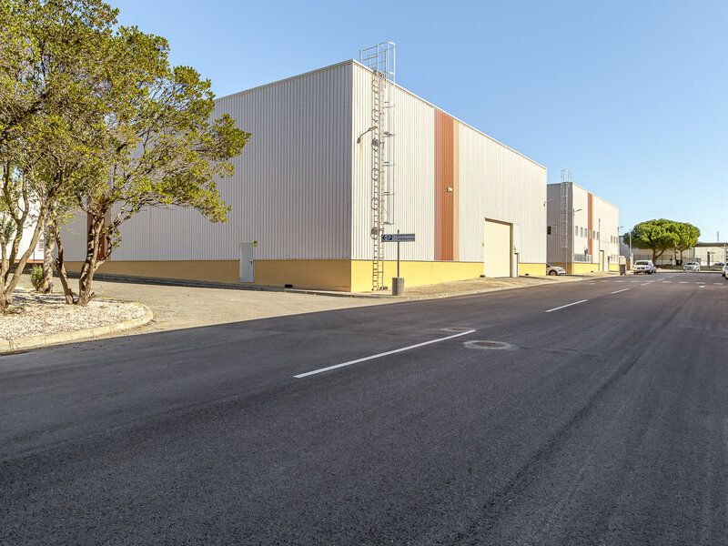 Galpão Industrial com 1098m2 Cabra Figa Rio de Mouro Sintra - estacionamento