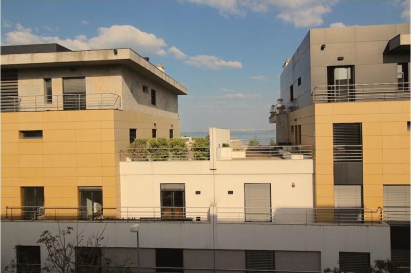 Apartamento T4, com 3 lugares de estacionamento, Parque das Nações