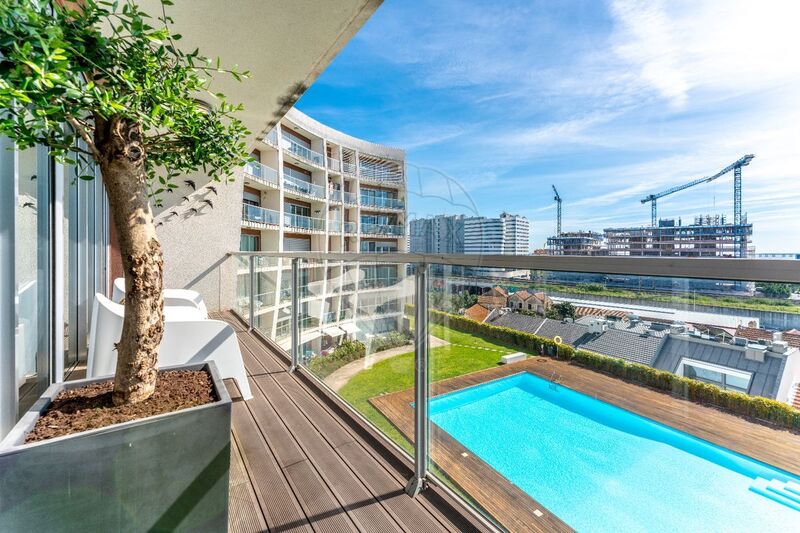 Apartment Duplex T4 Olivais Lisboa - garage, air conditioning, gated community, garden, playground, gardens, balcony, balconies, store room, swimming pool, kitchen