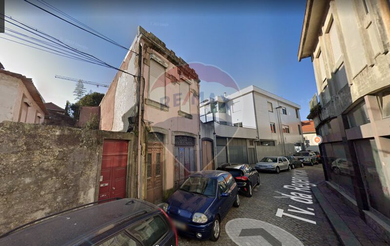 Prédio para reconstruir Porto para vender - bons acessos