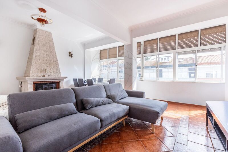 Apartment 2 bedrooms Águas Livres Amadora - store room, attic, marquee, balcony, green areas, kitchen, fireplace