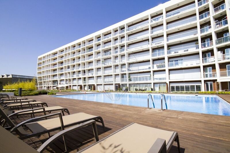 Apartamento T1 Olivais Lisboa - piscina, arrecadação, parque infantil, condomínio privado, jardim, varanda, ar condicionado, vidros duplos, mobilado, garagem