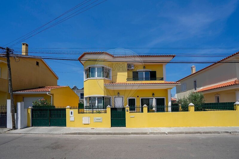 Moradia Isolada V5 Fernão Ferro Seixal - garagem, lareira, varandas