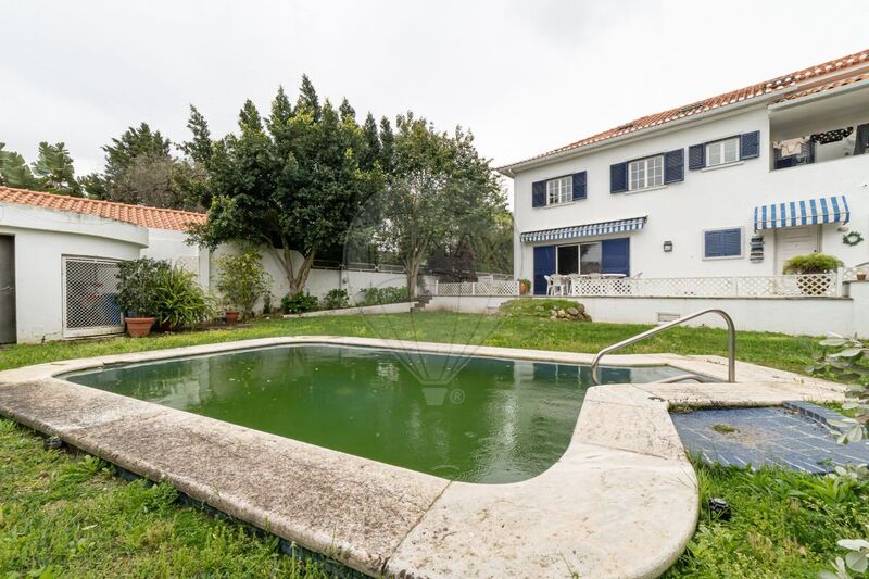 Moradia V6 Alvalade Lisboa - jardim, piscina, arrecadação, sótão