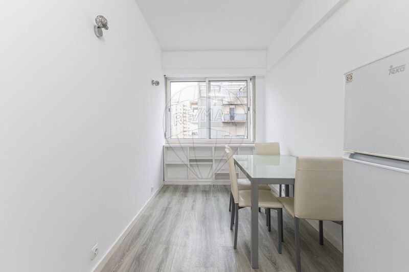 Apartamento T1 Remodelado Penha de França Lisboa - muita luz natural, vista rio