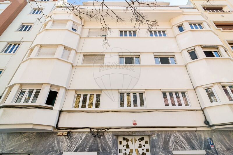 Apartamento em excelente estado T4 Avenidas Novas Lisboa - varanda, vidros duplos, marquise, 3º andar