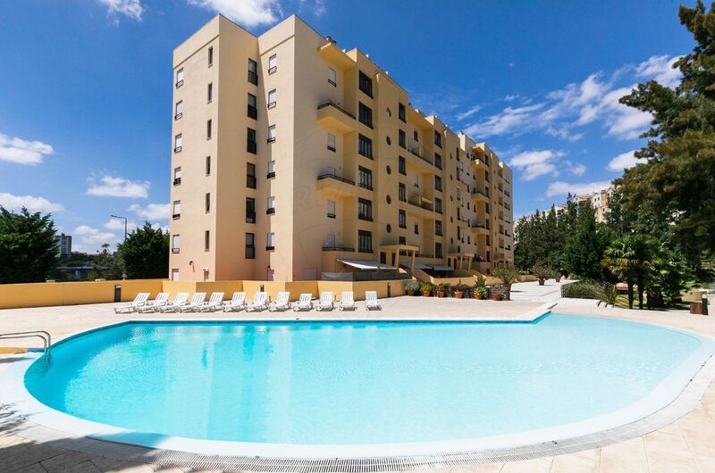 Apartamento T2 Marvila Lisboa - arrecadação, jardins, condomínio fechado, piscina, varanda, parqueamento, ar condicionado, parque infantil, zonas verdes
