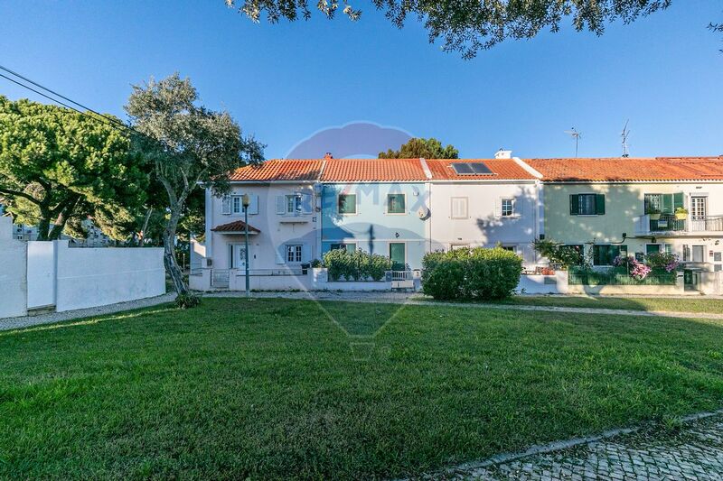 À venda Moradia Remodelada V3 Santa Maria dos Olivais Lisboa - jardins