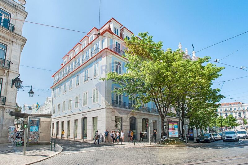 Apartamento Moderno T3 Santa Maria Maior Lisboa para comprar - 2º andar, terraço, piso radiante, ar condicionado, vidros duplos