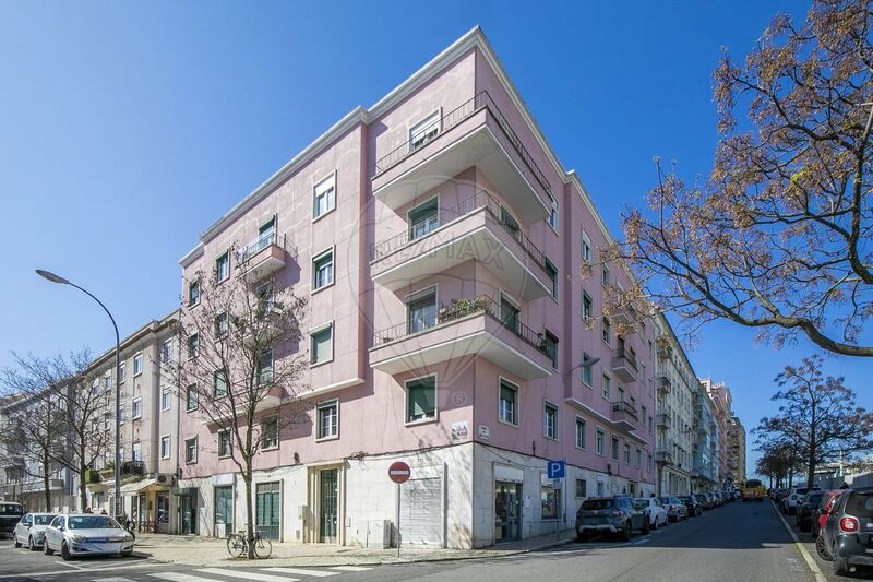 Apartamento T2 junto ao centro Areeiro Lisboa - ar condicionado, varanda