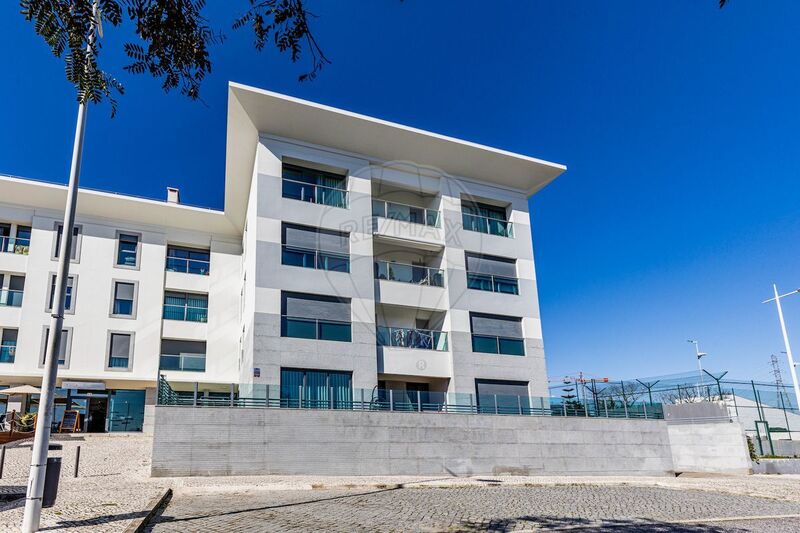 Apartamento T2 de luxo Lumiar Lisboa - ténis, mobilado, jardins, parque infantil, lareira, lugar de garagem