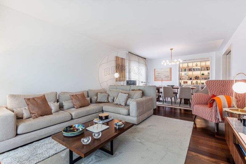 Apartment T3 São Domingos de Benfica Lisboa - radiant floor, swimming pool, boiler, green areas, solar panels