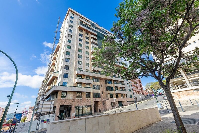 Apartamento T2 Remodelado Estrela Lisboa - piscina, arrecadação, varanda, banho turco, sauna