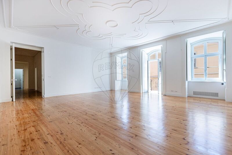 Apartamento no centro T3 Estrela Lisboa - garagem, ar condicionado