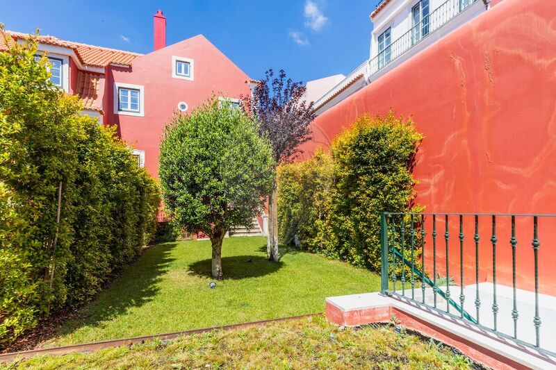 Apartamento T2 Remodelado no centro Estrela Lisboa - ar condicionado, jardim, lugar de garagem