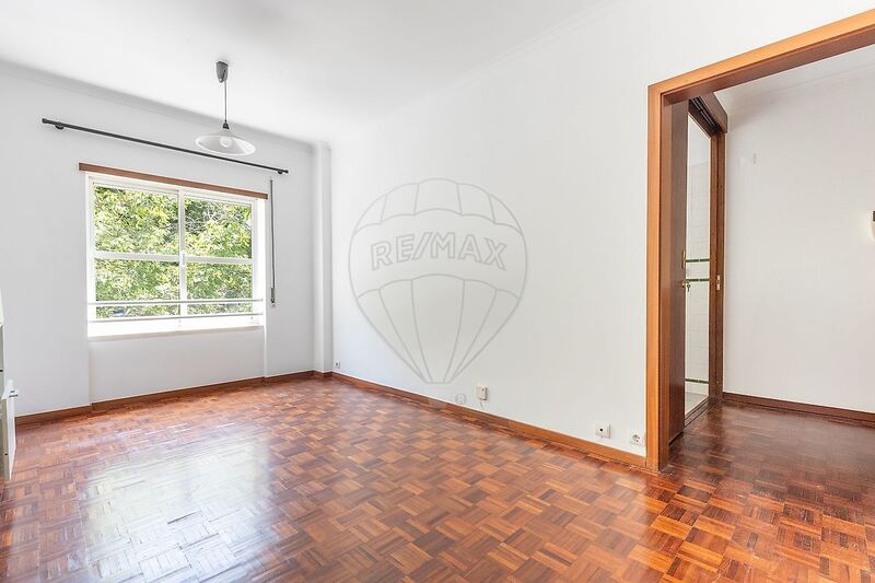 Apartamento T1 Carnide Lisboa - jardins