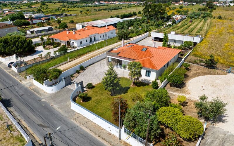 Moradia V5 Moderna Riachos Torres Novas - painéis solares, lareira, bbq, garagem, jardim