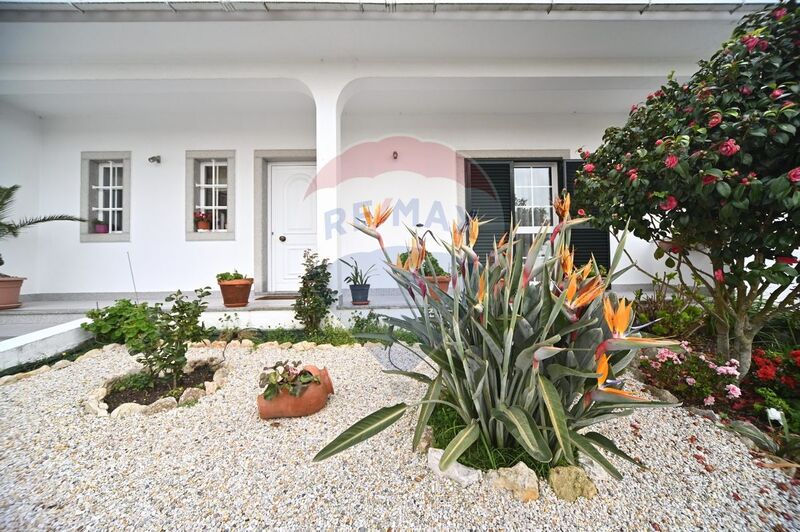 House V4 Mina de Água Amadora - tiled stove, balconies, fireplace, garage, garden, automatic gate, balcony, central heating
