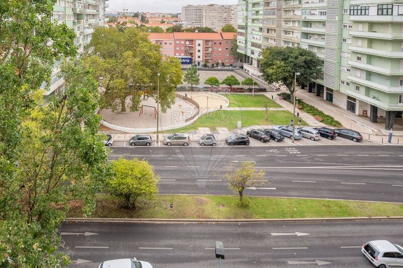 Apartment T2 Alvalade Lisboa - garden, playground, swimming pool, tennis court