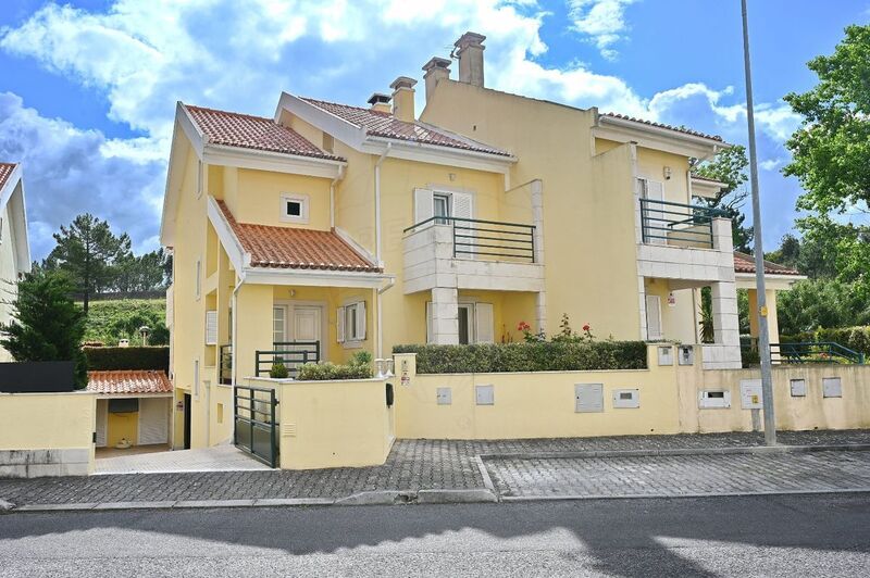 House Semidetached 3 bedrooms Mafra - central heating, fireplace, terrace, swimming pool, garden, garage, barbecue, air conditioning, balconies, balcony, attic
