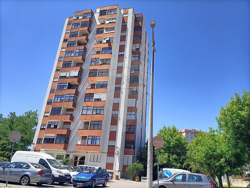 апартаменты в центре T2 Odivelas - система кондиционирования, сад, подсобное помещение, веранда, экипированная кухня