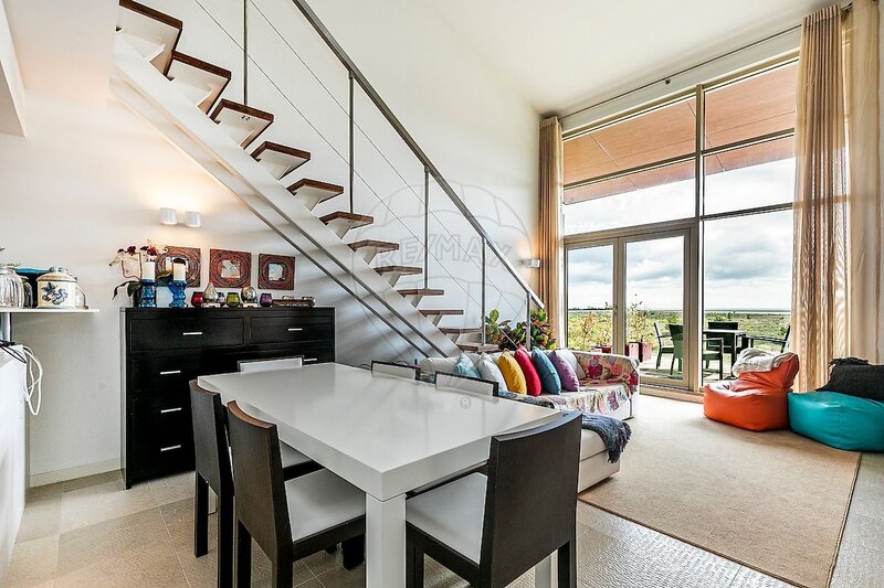 Apartamento Duplex com vista mar T1 Carvalhal Grândola - ar condicionado, arrecadação, lareira, lugar de garagem, mobilado, varanda, piscina, vista mar, terraço