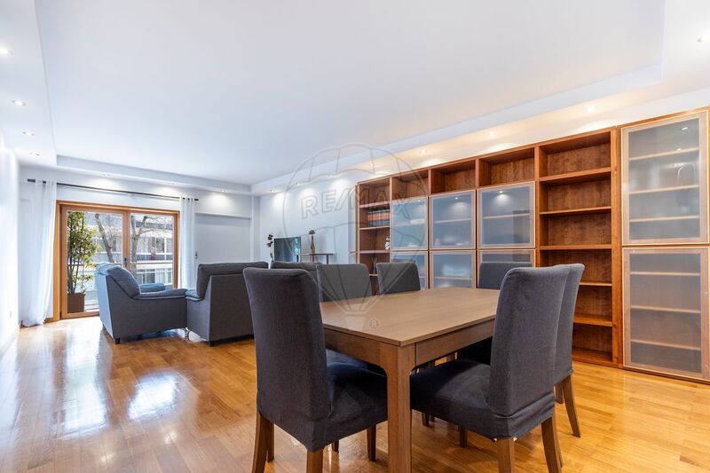 Apartamento bem localizado T3 Benfica Lisboa - mobilado, garagem, varandas, arrecadação