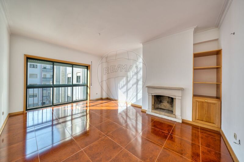 Apartment in the center T2 Alenquer - fireplace, garage, balcony