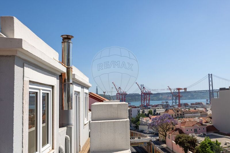 Apartment T2 Estrela Lisboa - river view, garden, balcony, 4th floor