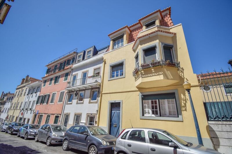Apartamento Duplex em excelente estado T6 Estrela Lisboa - terraço, vista rio, muita luz natural, bonita vista