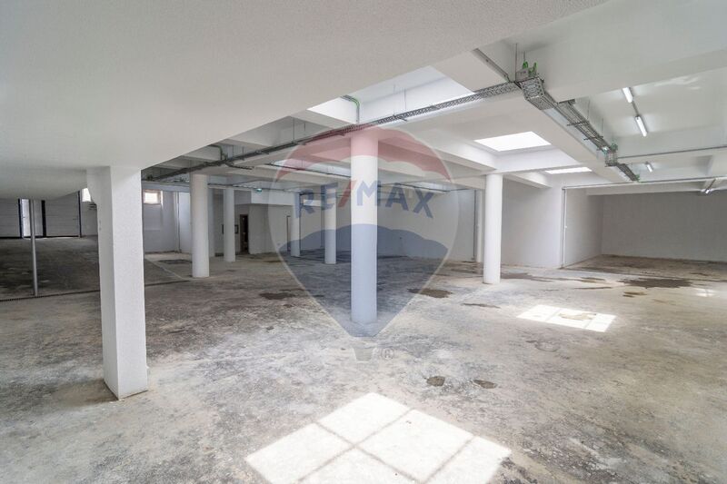 Warehouse with 386sqm Penha de França Lisboa - ,