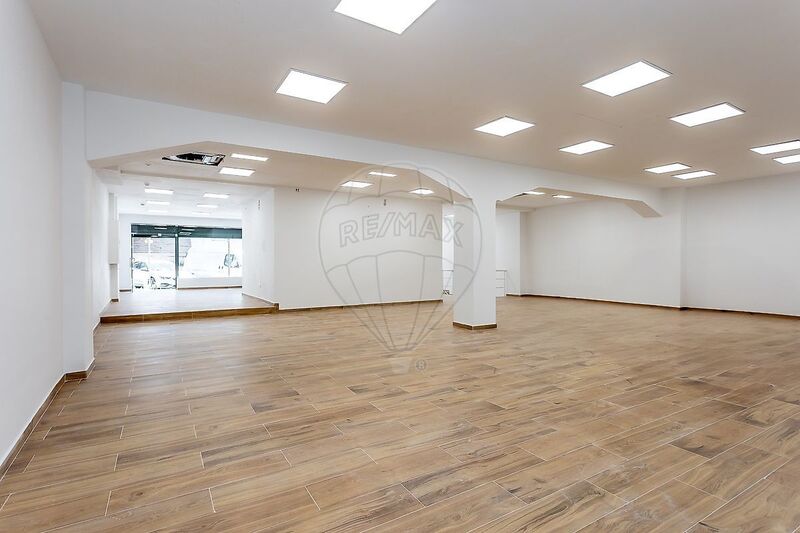 Shop Alvalade Lisboa - storefront, great location, equipped