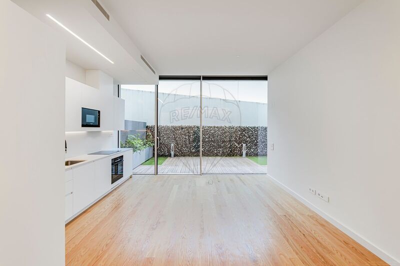 Apartamento T1 Moderno em construção Avenidas Novas Lisboa - terraço, arrecadação, banho turco, lugar de garagem, sauna, cozinha equipada, condomínio fechado, ar condicionado, piscina