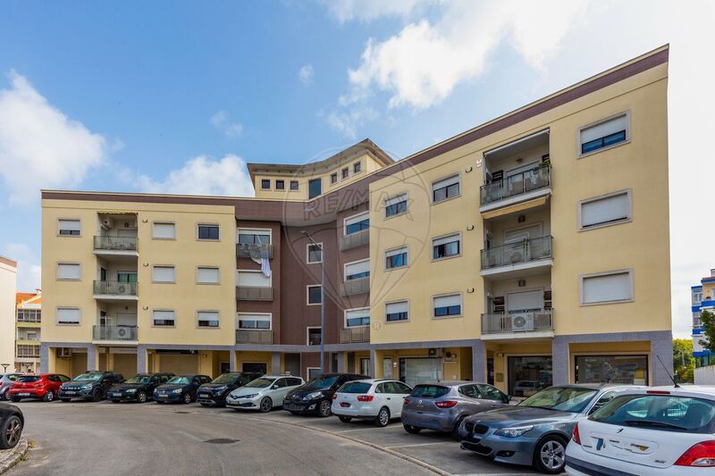 Apartamento T2 Seixal - varanda, garagem, 2º andar